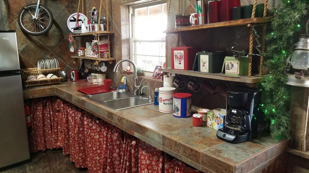 Rural Life On A Real Christmas Tree Farm! Hallmark Experience! Ozark Dış mekan fotoğraf